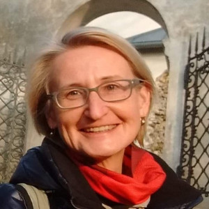 Luiza Jakubiak beheert de apotheeksectie op rynekzdrowia.pl. Sinds 2007 houdt ze zich bezig met medische en farmaceutische onderwerpen bij Rynek Zdrowia. Ze begon haar journalistieke carrière bij de buitenlandse afdeling van Rzeczpospolita. Ze werkte ook bij het Europees Parlement in Straatsburg. Ze heeft journalistieke prijzen en onderscheidingen ontvangen.